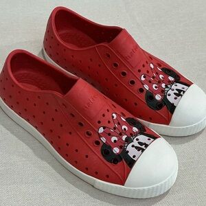 Native x Disney Minnie Mouse Red Jefferson Slip On Shoes J1